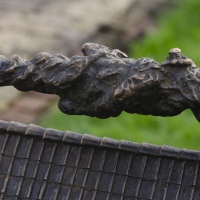 detail of "Ode aan een verdwenen huisje" / 2024 / Stitswerd / bronze sculpture on a stone plinth