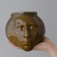 Stoneware pot with face / 2019